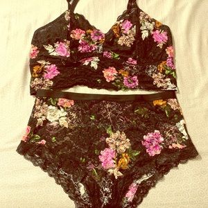 Torrid Lace Bralette and Panty Set Size 3